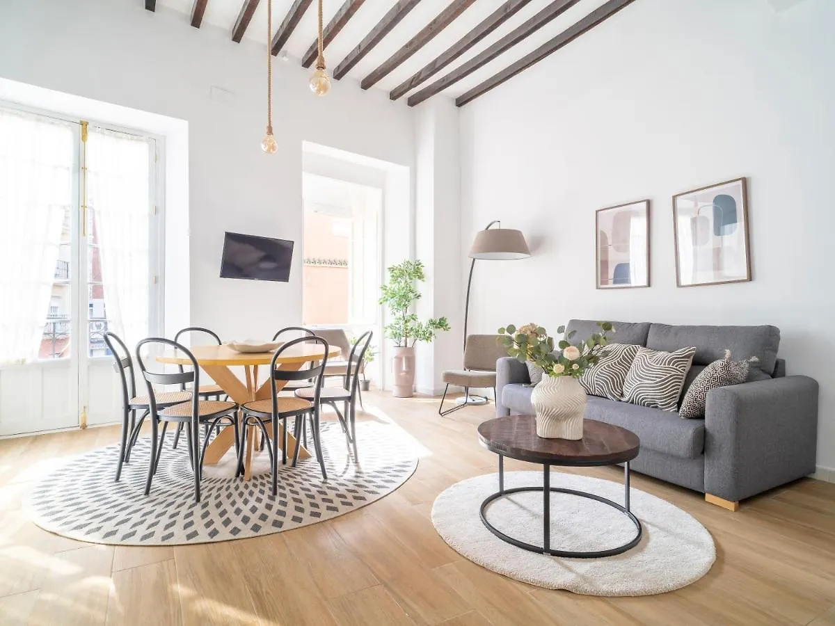 Sanders Lavender - Delightful Two-Bedroom Apartment Downtown Málaga