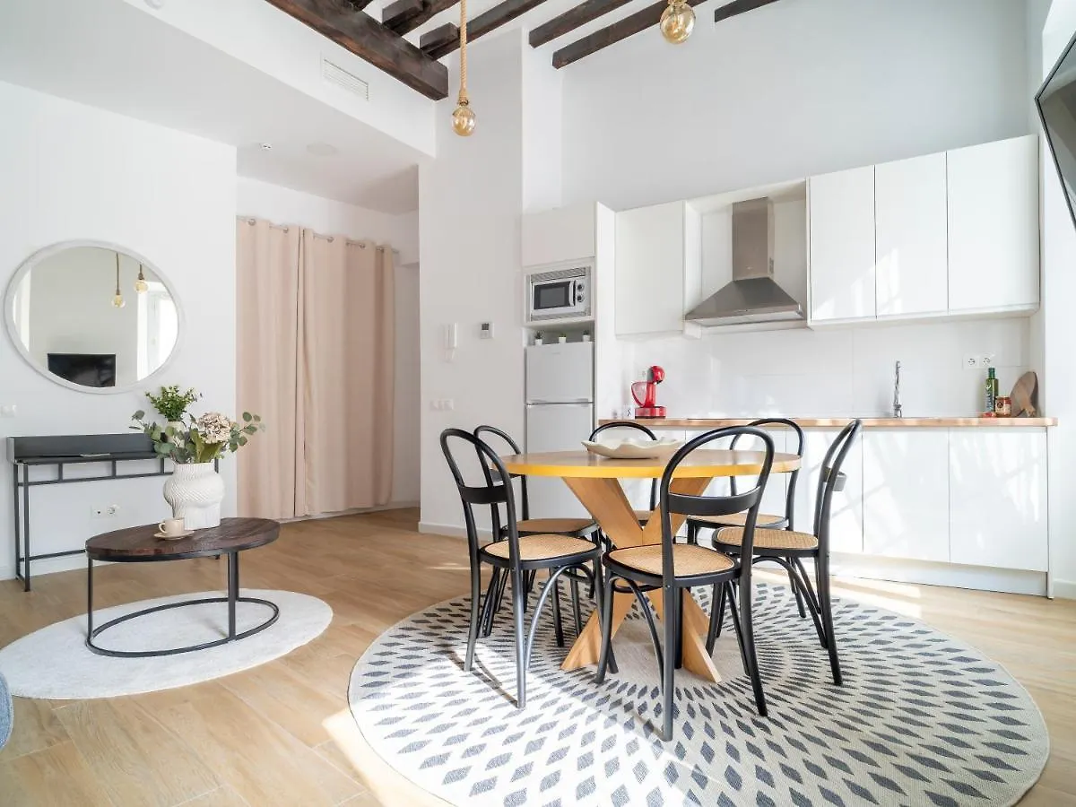 Sanders Lavender - Delightful Two-Bedroom Apartment Downtown Málaga